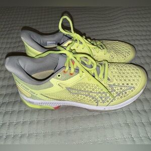 Mizuno Wave Exceed Tour 5 Tennis Shoes Womens  Size 7.5 Highlighter Green